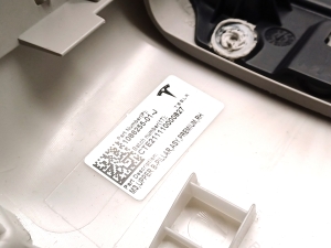 Tesla Model 3 3 (2016–2024) Keskpiilari siseviimistlus 1086255-01-J - 4