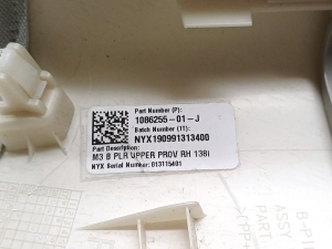 Tesla Model 3 3 (2016–2024) Keskpiilari siseviimistlus 1086255-01-J - 3