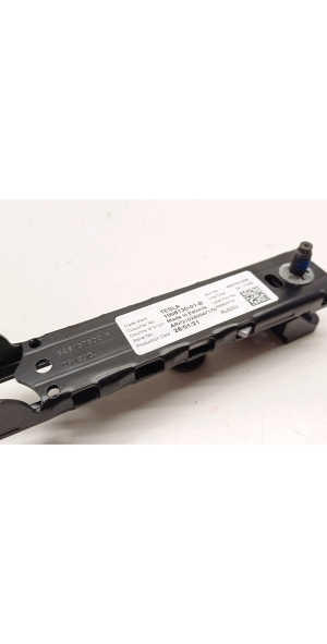 Tesla Model 3 3 (2016–2024) Gurthöhenversteller 1068130-01-B - 2