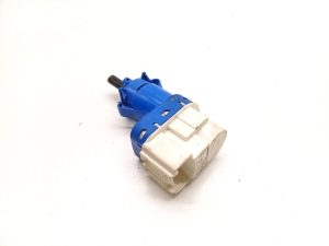 Tesla Model S S (2012–2026) Bremslichtschalter 1005124-00-A - 3