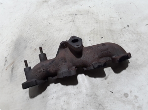  Exhaust manifold 