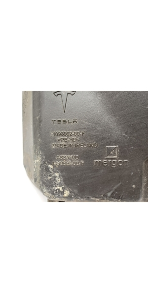 Tesla Model 3 3 (2016–2024) Front washer fluid reservoir 1096062-00-F - 2
