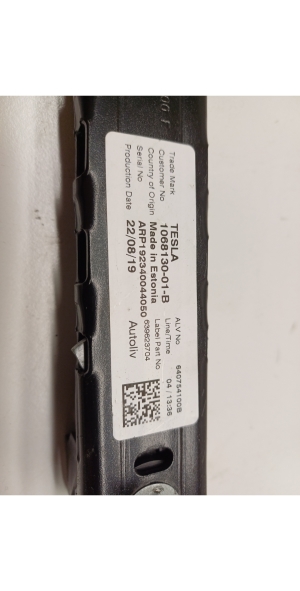 Tesla Model 3 3 (2016–2024) Drošības jostas augstuma regulētājs 1068130-01-B - 2