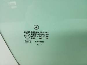 Mercedes Benz CLK-Class 209 (2002–2009) Esiukse klaas A2097250210 - 2