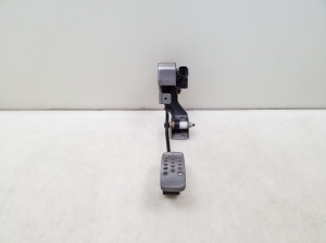   Accelerator pedal  -  
