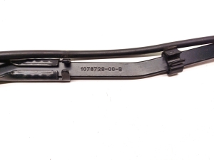 Tesla Model 3 3 (2016–2024) Windshield wiper arm 1076729-00-B - 3