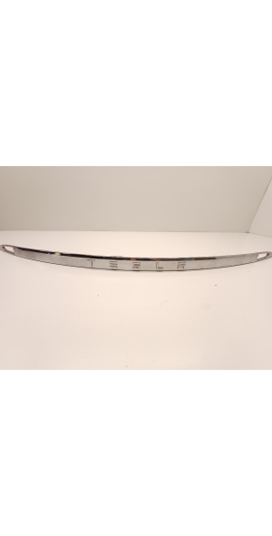 Trunk lid molding - 1025776-00-A