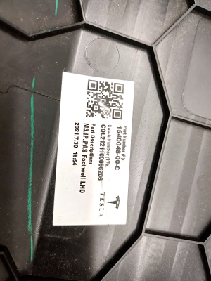 Tesla Model 3 3 (2016–2024) Other dashboard part 1540048-00-C - 2
