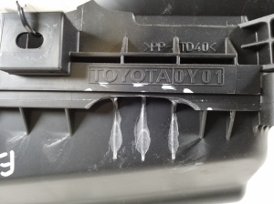 TOYOTA Yaris (2005–2011) Luftfiltergehäuse 17701-0Y010 - 2