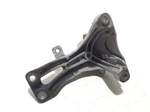  Engine holder 