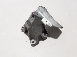  Engine holder 