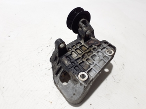 AUDI A7 (2010–2018) Alternator bracket 059903143AJ - 3