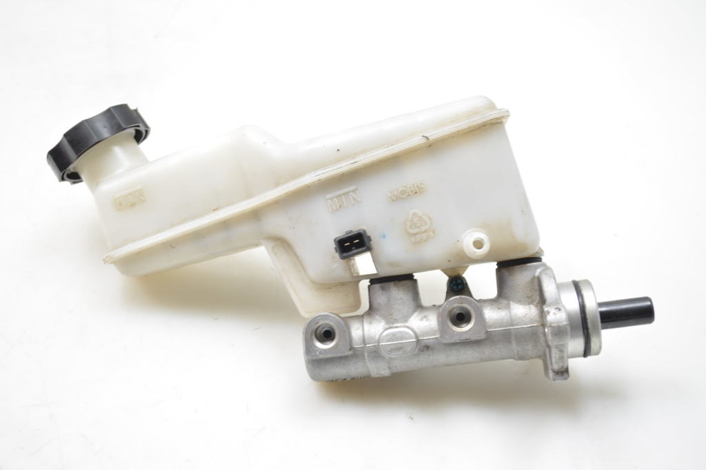 Kia Sportage (2010–2016) Brake master cylinder