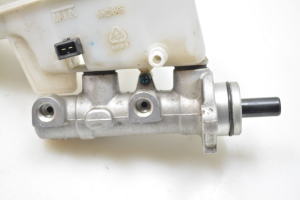Kia Sportage (2010–2016) Brake master cylinder - 5
