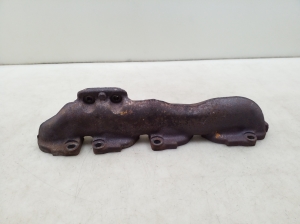  Exhaust manifold 