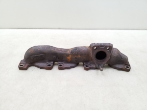  Exhaust manifold 