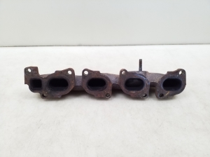  Exhaust manifold 