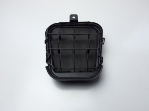 Rear fender vent grille - 4G9819181C