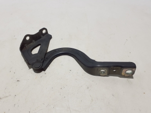  Engine cover hinge 