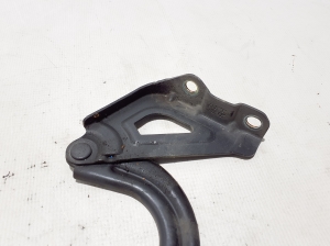  Engine cover hinge 