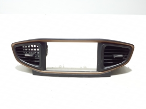  Interior panel ventilation grilles 