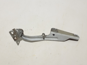  Engine cover hinge 