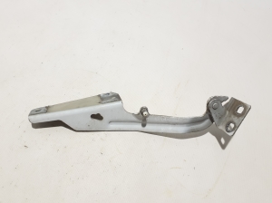  Engine cover hinge 