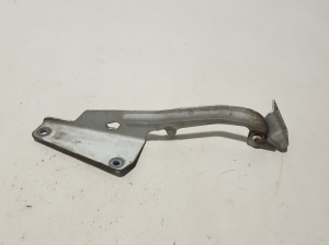   Engine cover hinge 