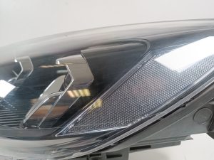 Ford Kuga III (2020–2026) Scheinwerfer und seine Teile - 10