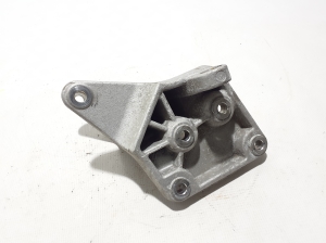  Engine holder 