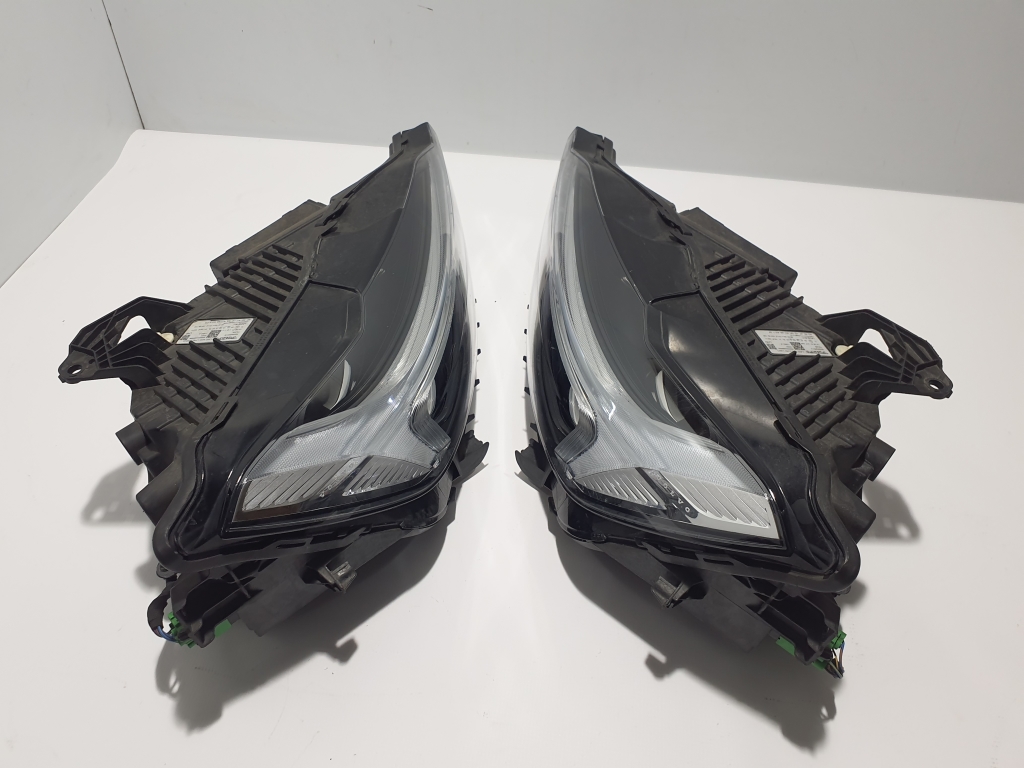 VOLVO XC60 2 generation (2017-2024) Front Headlights Set 22853649