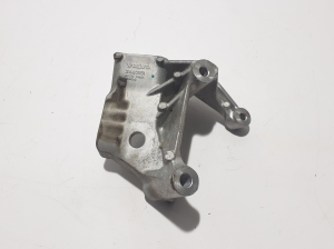  Engine holder 