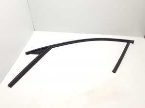 Baguette extérieure de vitre de porte avant - 32237244