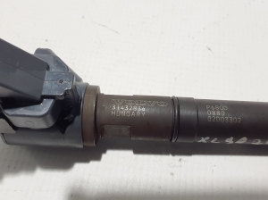  Fuel injector 