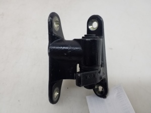 Front door lower hinge - A2517201637