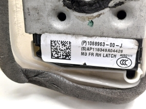 Tesla Model 3 3 (2016–2024) Türschloss vorne 1068963-00-J - 2