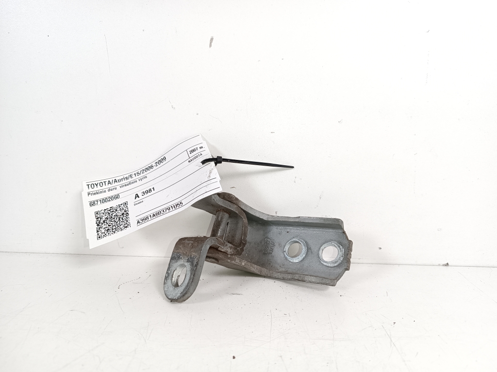 Петля передніх правих дверей