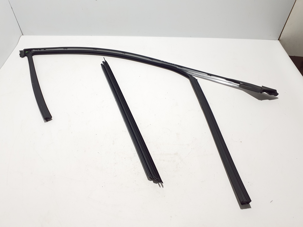 BMW 5 Series G30/G31 (2016-2023) Front Left Door Window Strip 7336955 22866529