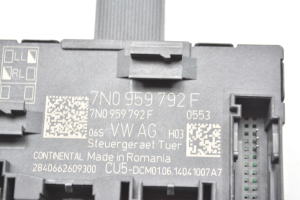 Skoda Yeti (2009–2017) Front door control unit 7N0959792F - 4