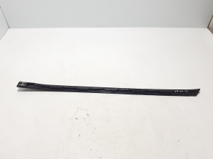 BMW 5 SERIES G31 (2017–2026) Esiklaasi piilari välimine liist 7443695 - 4