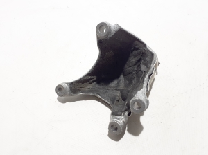  Engine holder 