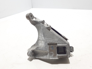  Engine holder 