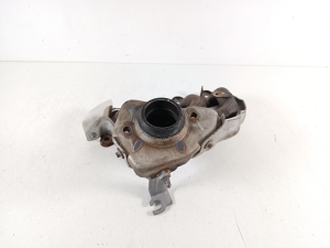  Exhaust manifold 