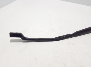  Windshield wiper blade 