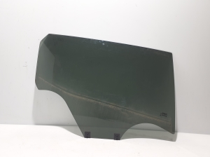   Vitre de porte latérale arrière  - 823004131R 