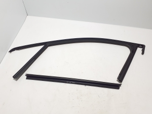 RENAULT Megane E-Tech CMF-EV (2022–2026) Front door rubber seal 80305696R - 3