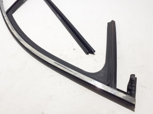 RENAULT Megane E-Tech CMF-EV (2022–2026) Front door rubber seal 80305696R - 4