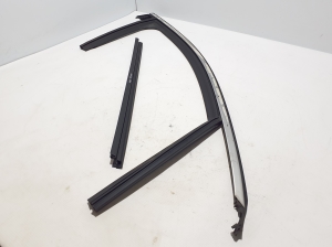 RENAULT Megane E-Tech CMF-EV (2022–2026) Front door rubber seal 80305696R - 5