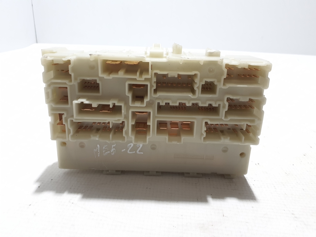 Использовал RENAULT Megane E-Tech Блок предохранителей в салоне 243802061R