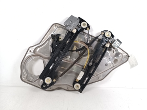 Mercedes Benz CLS-Class 218 (2011–2018) Rear side door window regulator and its parts - 2